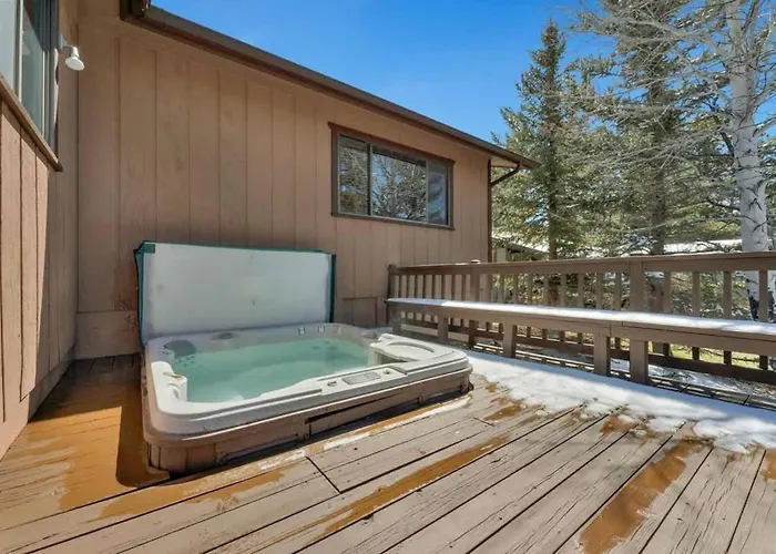 Country Club With Hot Tub Vakantiehuis *